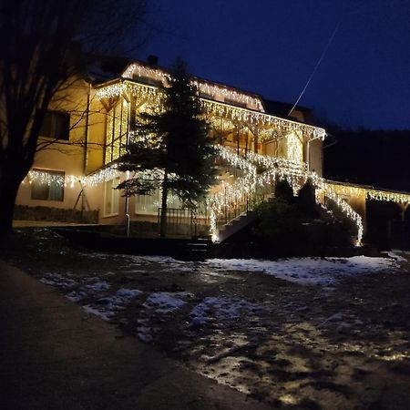 Bed and Breakfast Panzio Anett Pietroasa  Zewnętrze zdjęcie