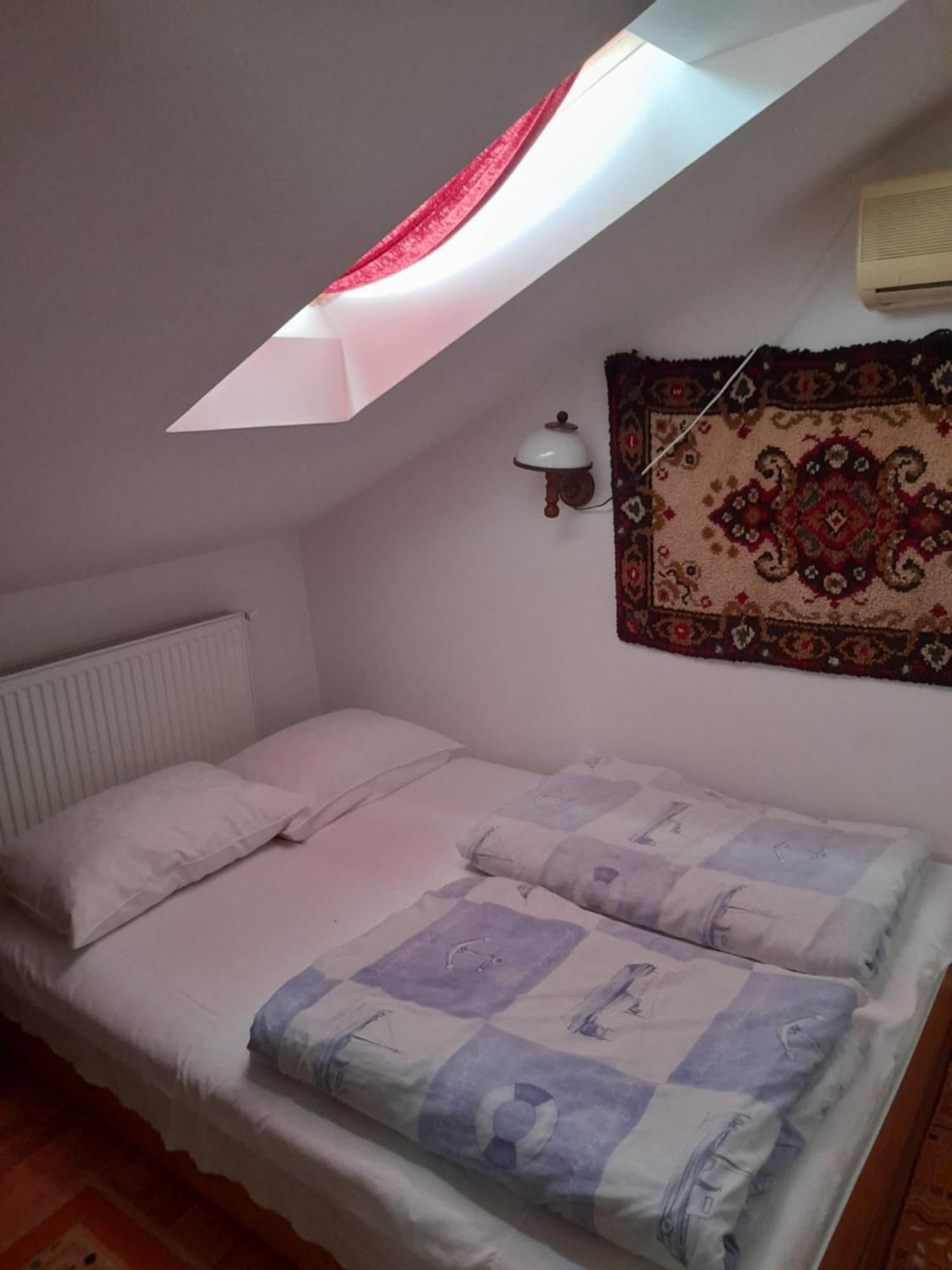 Bed and Breakfast Panzio Anett Pietroasa  Zewnętrze zdjęcie